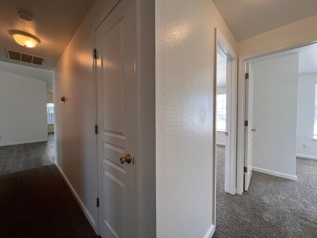 Building Photo - 3 Bedroom 2 Bath Home in Fernley