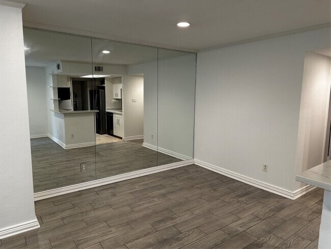 Building Photo - 1909 Brun St