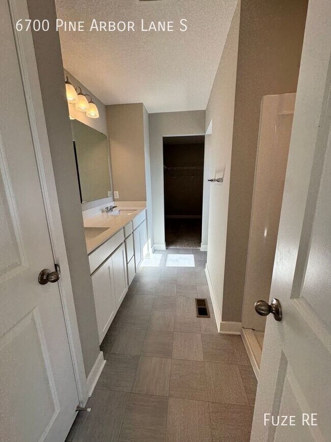 Building Photo - 6700 Pine Arbor Ln S