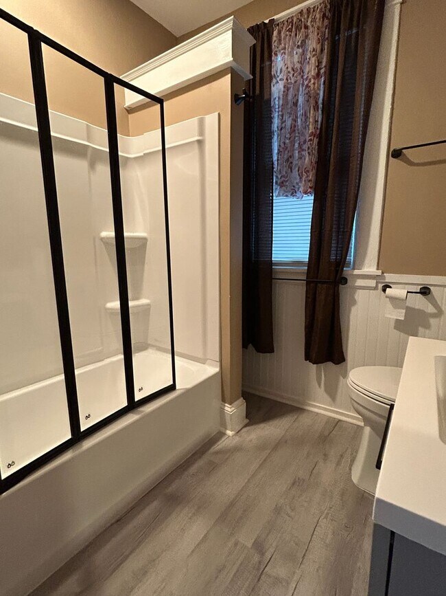 Building Photo - Furnished Short term fully renovated