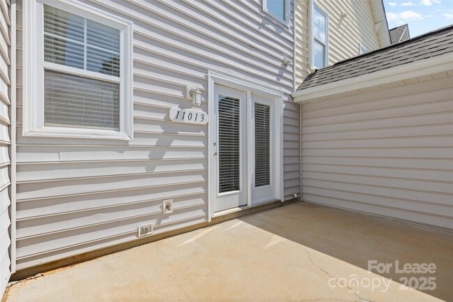 Building Photo - 11013 Dundarrach Ln