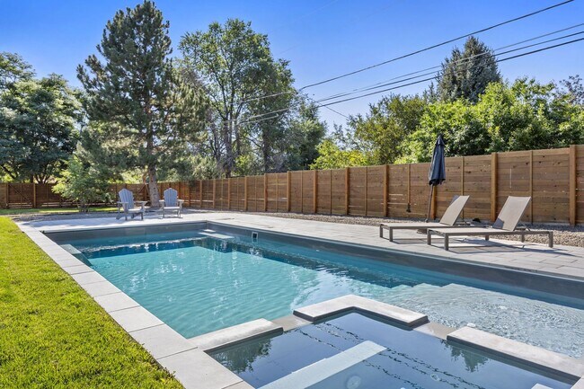 Building Photo - 5 bed 3.5 Bath Home in North Boulder W/Large Backyard, Swimming Pool & Jacuzzi!