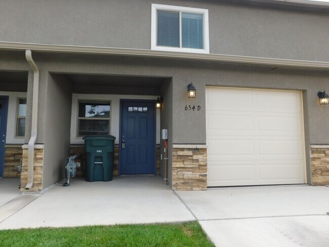 Building Photo - 654 Trinity Way