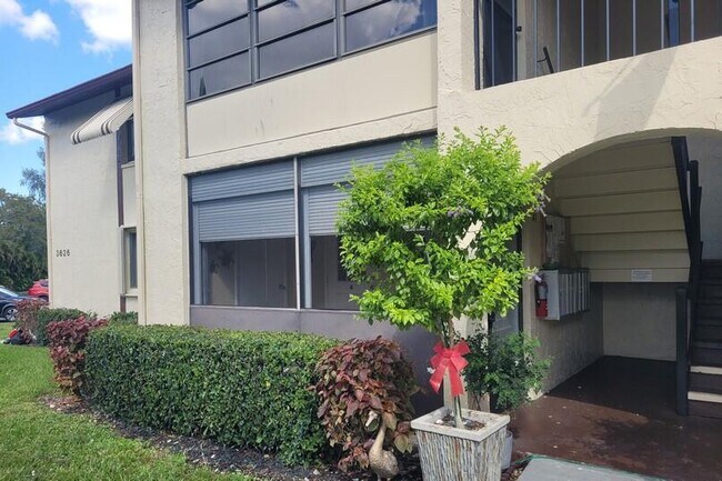 Building Photo - 3626 La Mar Ct