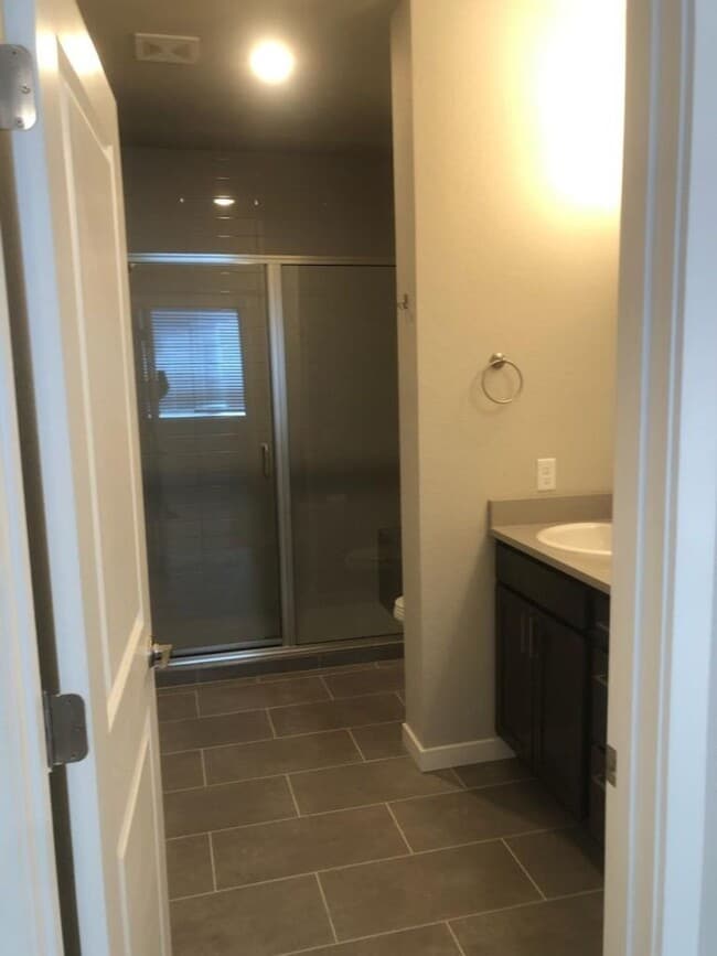 Building Photo - Beautiful 3 Bedroom Home for Rent on Carve...