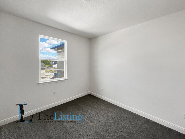 Building Photo - 3875 Knotty Pne St