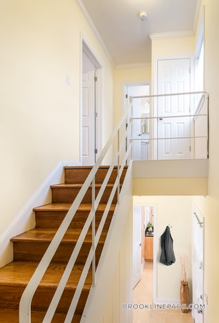 Building Photo - 71 Thornton Rd