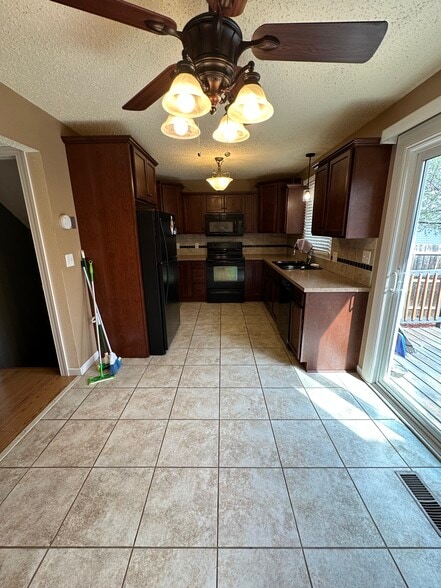 Building Photo - 3720 Renee Dr