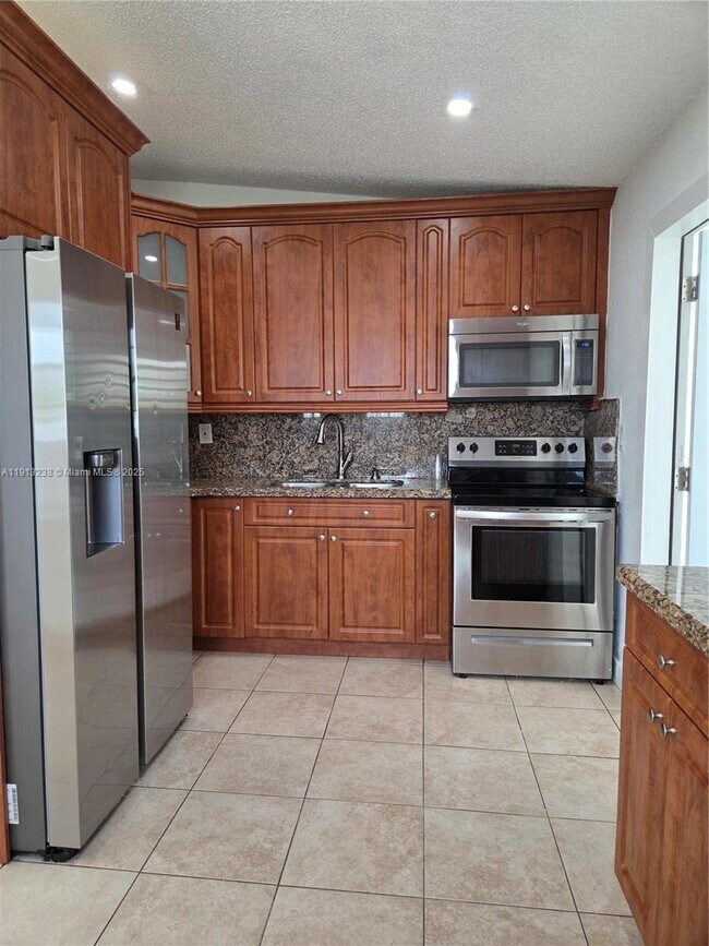 Building Photo - 340 SW 78th Ave