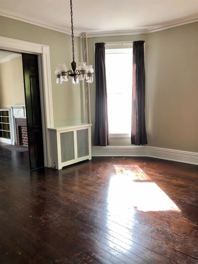 Building Photo - 521 N Broadway