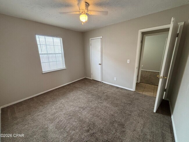 Building Photo - 2701 E 8th Ct