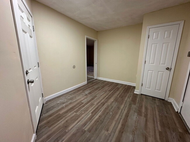 Building Photo - 13 W Adams Dr