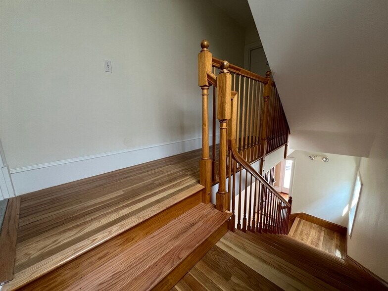 Building Photo - 128 Buttonwood St