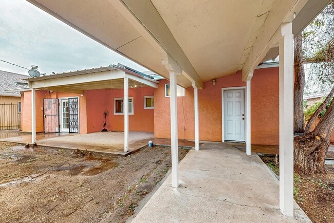 Building Photo - 4109 Comanche Rd NE