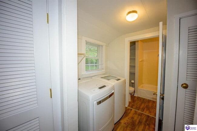 Building Photo - 203 W Warfield St