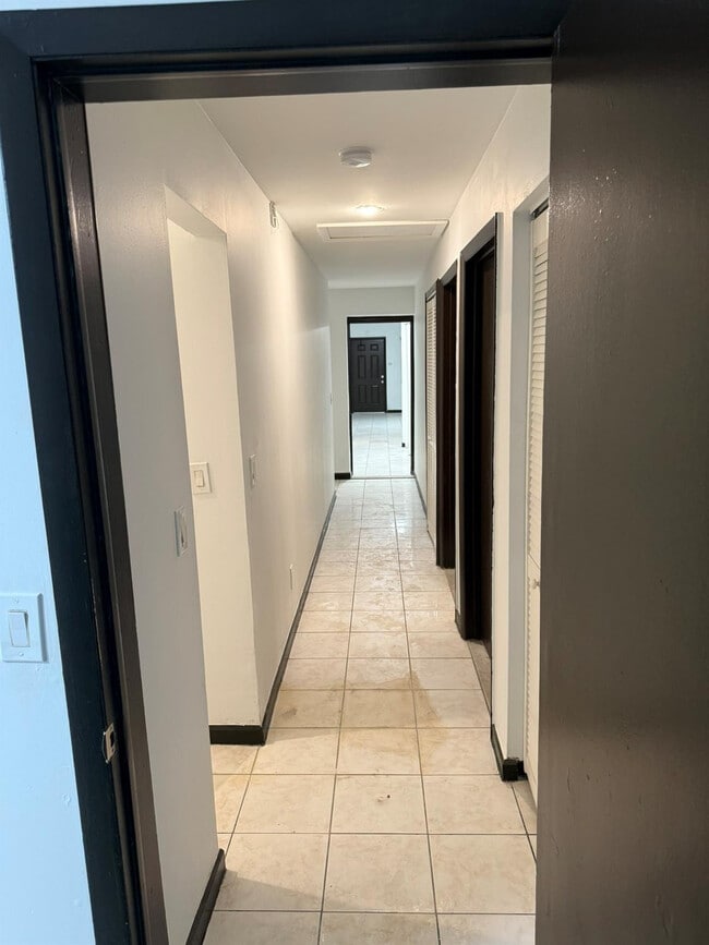 Building Photo - 429 NW 15th Ave