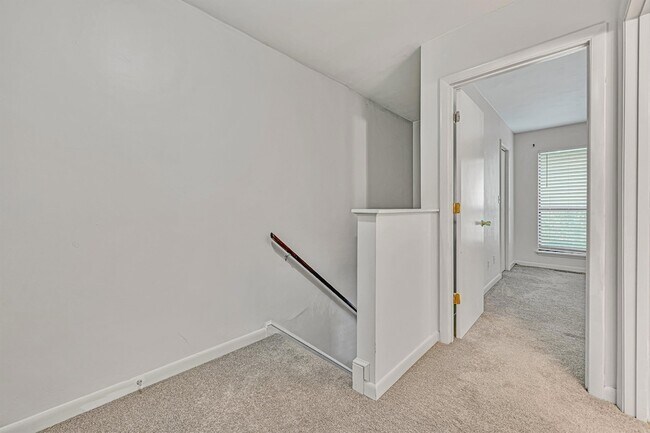 Building Photo - 7007 Oak Ct