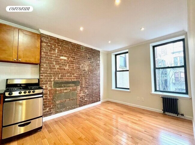 Building Photo - 239 Henry St