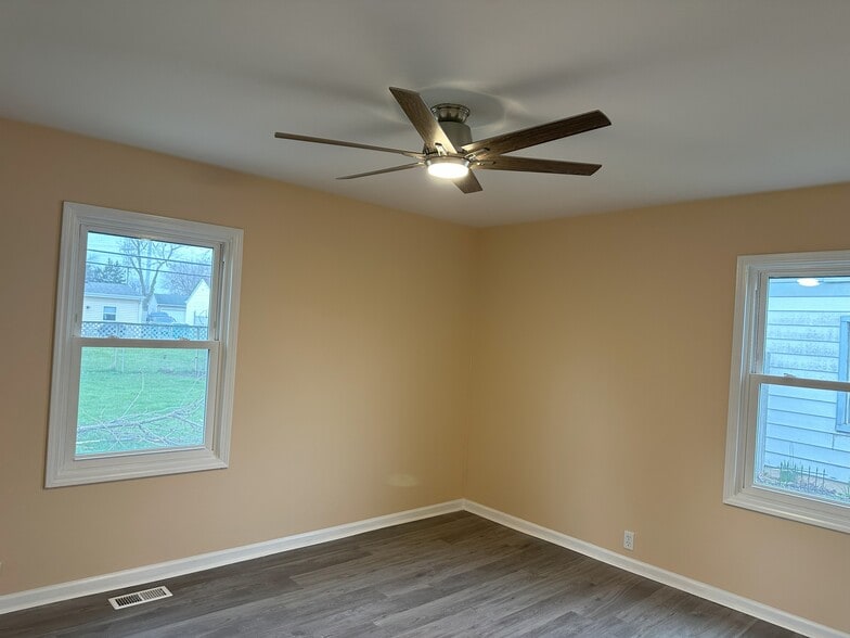 Building Photo - 508 Kenyon Ave