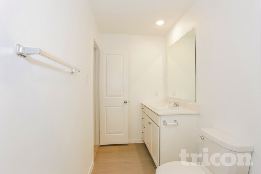 Building Photo - 15208 Grappling Irons Ln