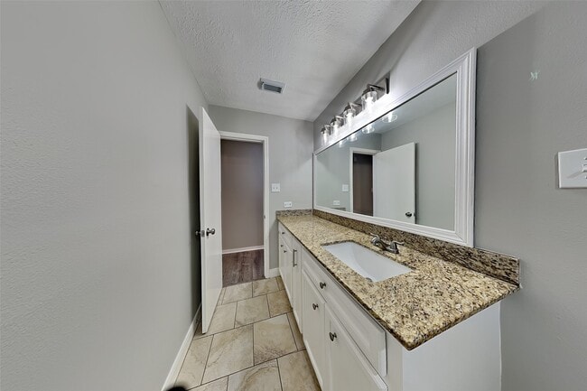 Building Photo - 17326 Masonridge Dr