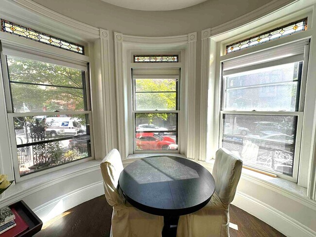 Building Photo - 112 Pinckney St