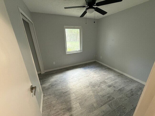 Building Photo - 1408 Sparrow St