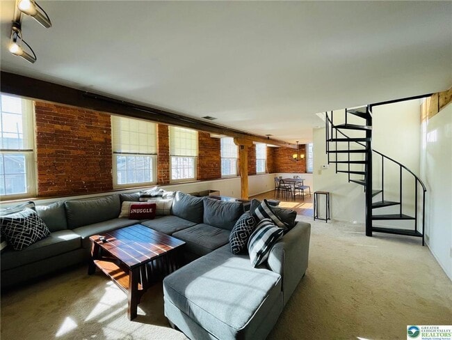 Building Photo - 101 W Race St