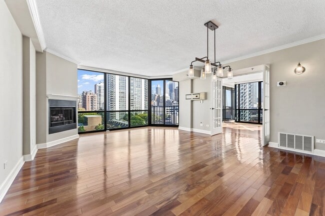 Building Photo - 1309 N Wells St