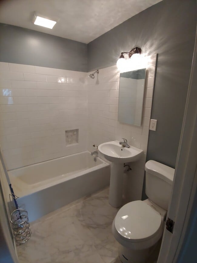 Building Photo - 4860 Forest Rd