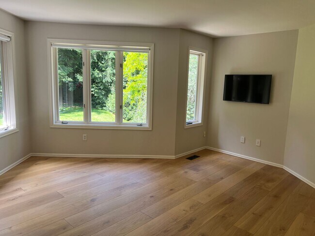 Building Photo - 4bd/2.5ba Redmond Home