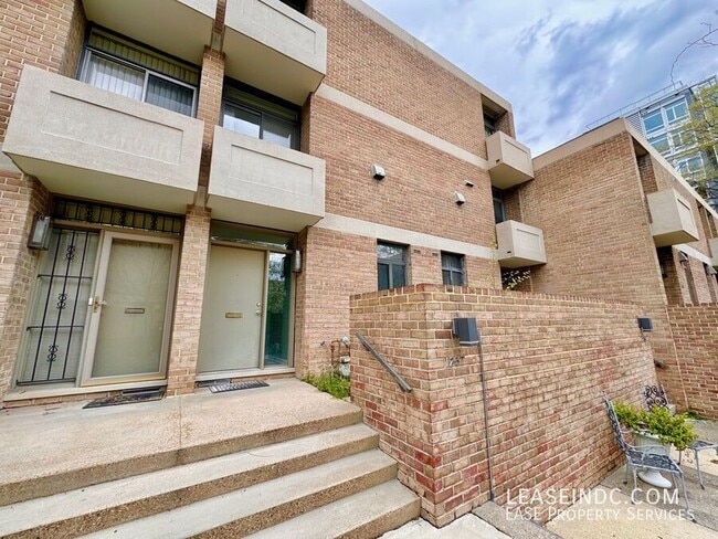 Primary Photo - 1257 Delaware Ave SW