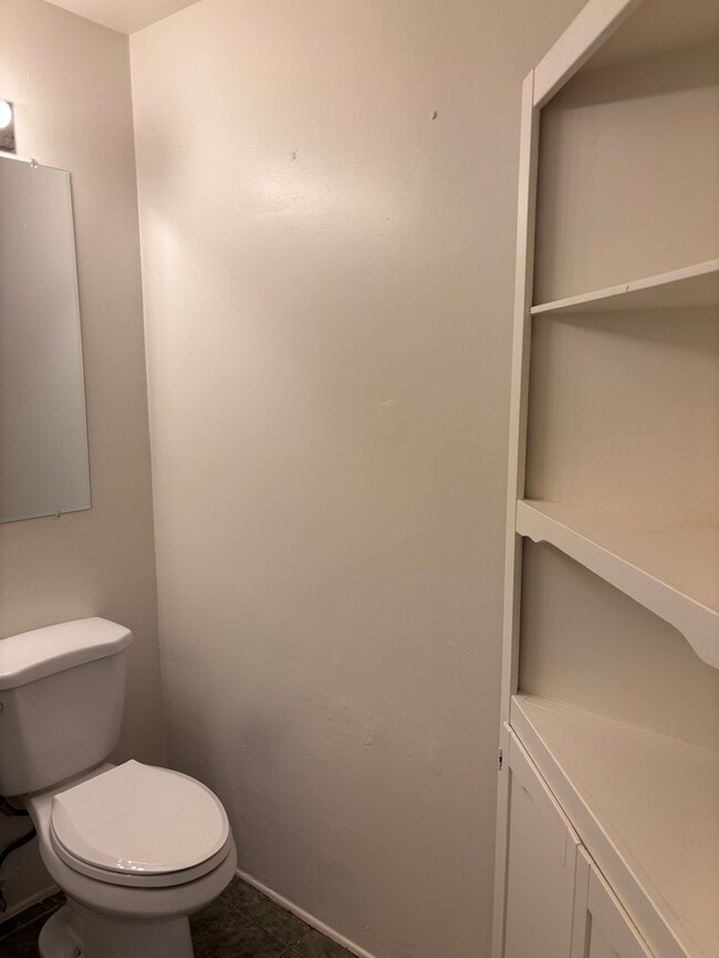 Building Photo - Pet-Friendly Spacious 4-Bedroom Condo in G...