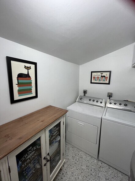 Laundry Room - 233 Emory Pl
