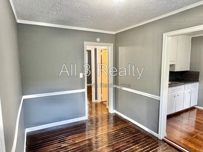 Building Photo - 208 Bradley Dr