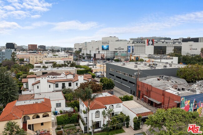 Building Photo - 8474 Oakwood Ave