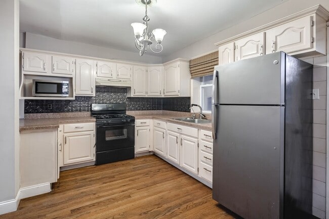 Building Photo - Three Bedroom South Philadelphia Home