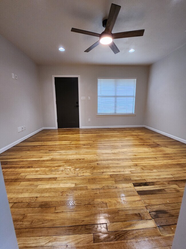 Building Photo - 1503 S 15th St