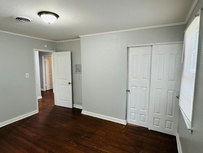 Building Photo - Spacious 3 Bedroom / 2 Bath Home – Designe...