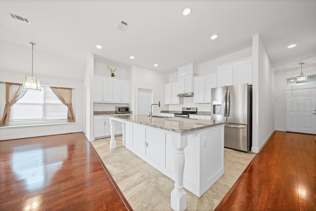 Building Photo - 422 Stoneridge Dr