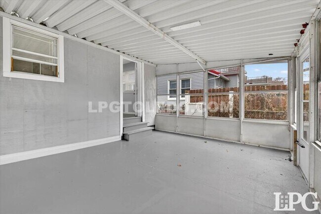 Building Photo - 1665 Burgoyne Dr