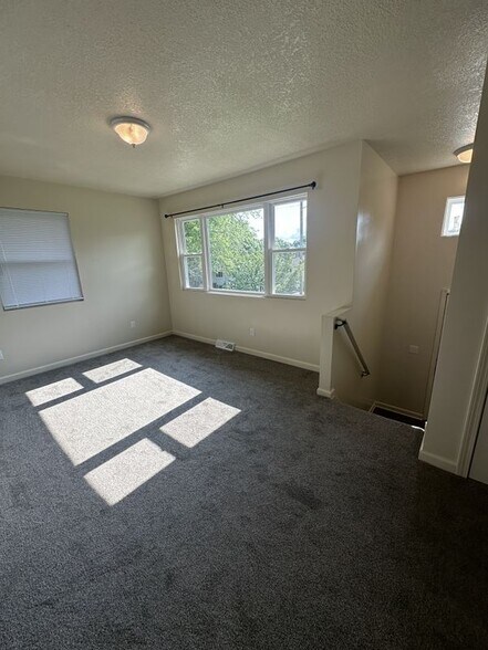 Building Photo - 3237 N 84th Terrace