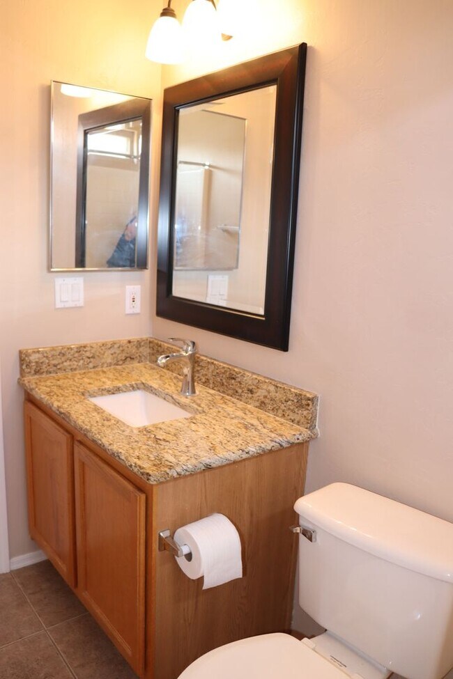 Building Photo - 4943 W Rosebay Dr