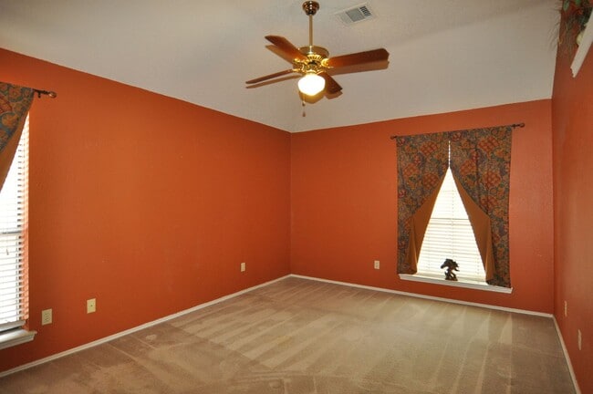 Building Photo - 1153 Highpoint Rd