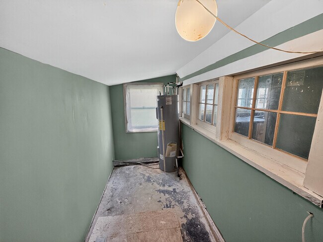 Building Photo - 216 Rollins St