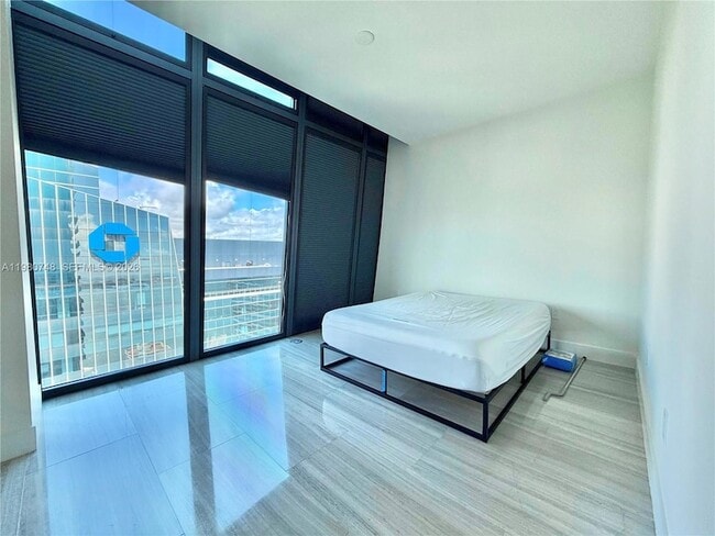 Building Photo - 1451 Brickell Ave