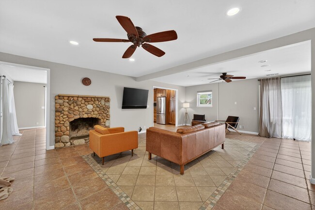 Building Photo - 420 Colusa Pl
