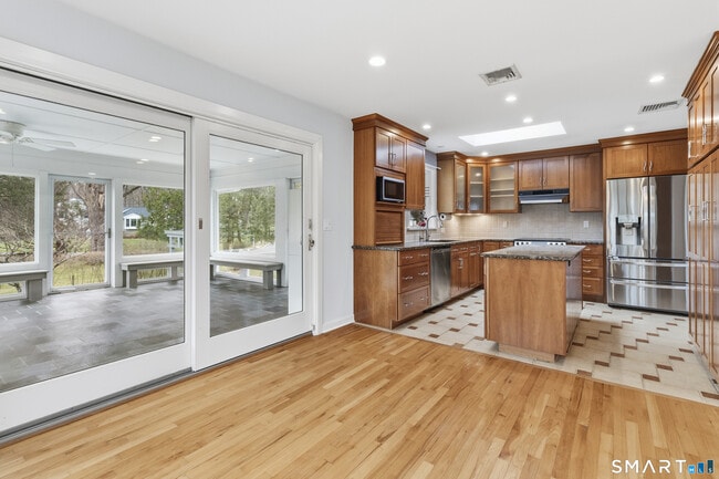 Building Photo - 2 Rockyfield Rd