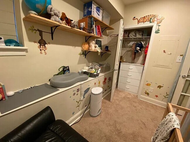 Building Photo - Charming 2 BR/1 BA Apartment in Woodley Park!