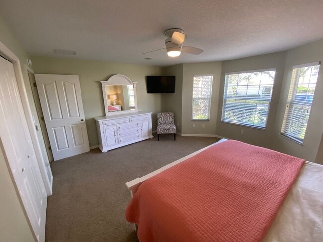 Building Photo - SEASONAL RENTAL in Glenview - 3 Beds, 2 Ba...